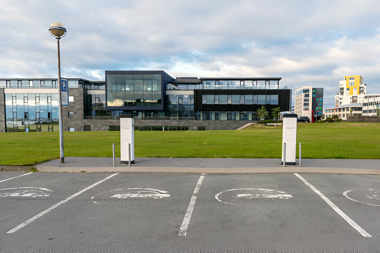 INSTALLING & TESTING EV CHARGING POINT 